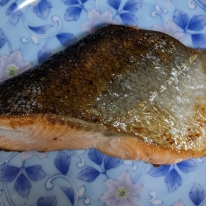 鮭のムニエル大好きです、いただきま〜す(^_^)
